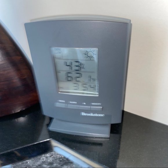 Brookstone Weather Static Clock w Date Temperature - Picture 3 of 4